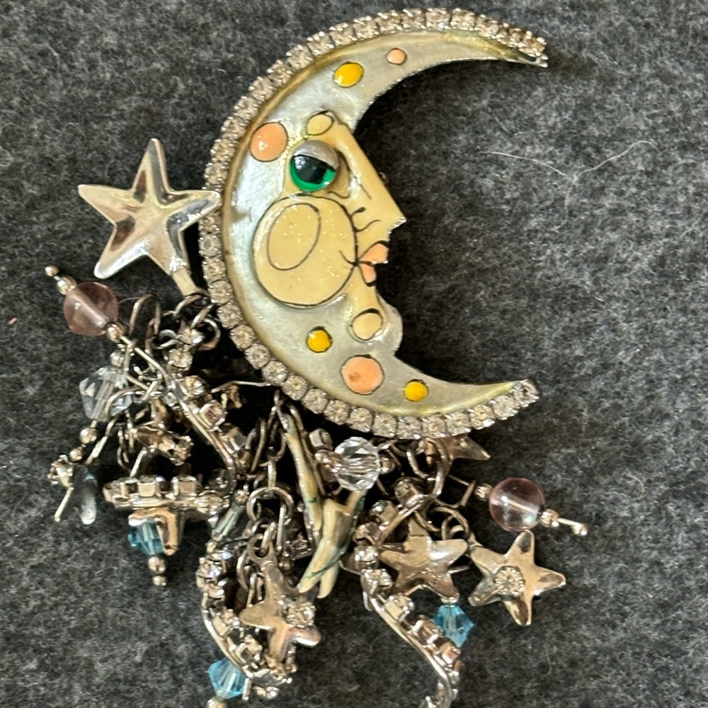 Beautiful in perfect condition brooch from “Lunch at the Ritz”